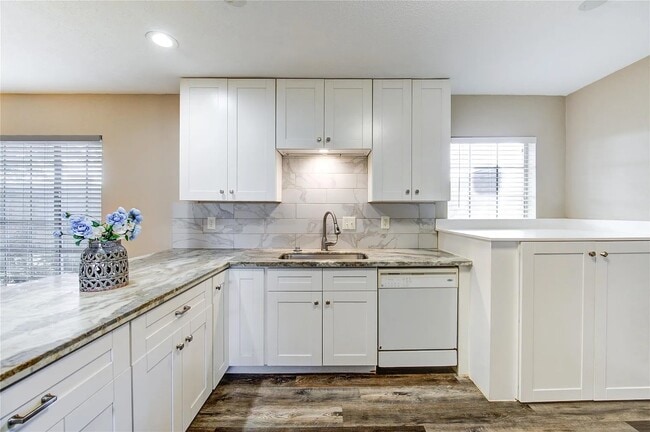 Stainless sink and appliances - 2101 Fountain View Dr Apartment