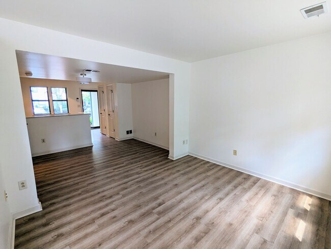 Foto del edificio - 1715 Fox Wy