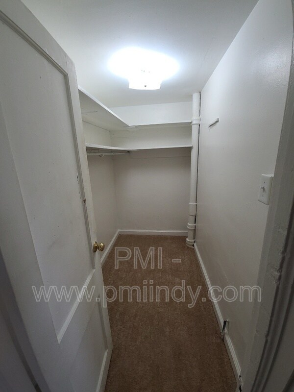 Foto del edificio - 1311 E 11th St