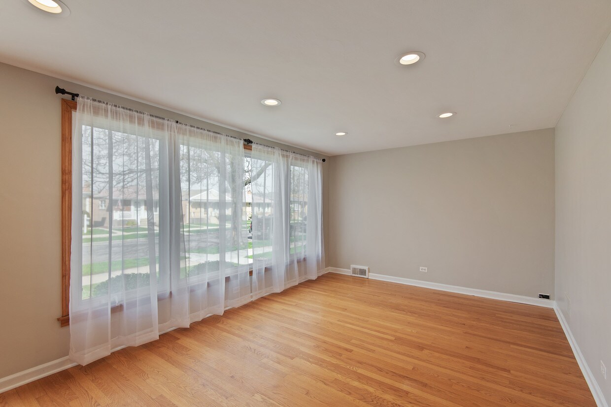 Foto principal - 5143 S Meade Ave