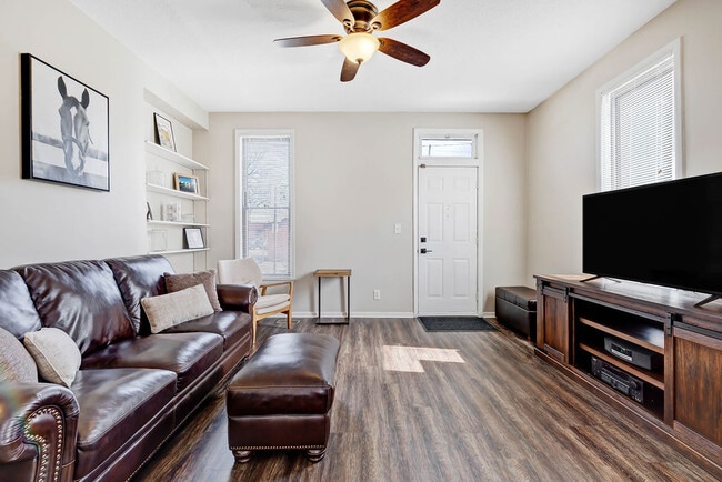 Building Photo - 729 Hamlet St