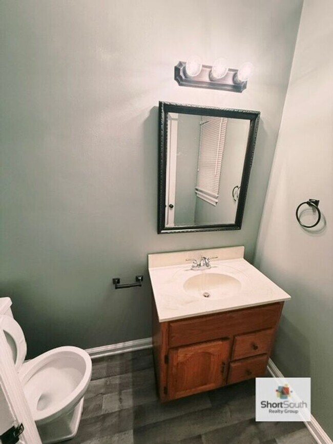 Foto del edificio - Updated 3 bed 1.5 bath Single Family Home in