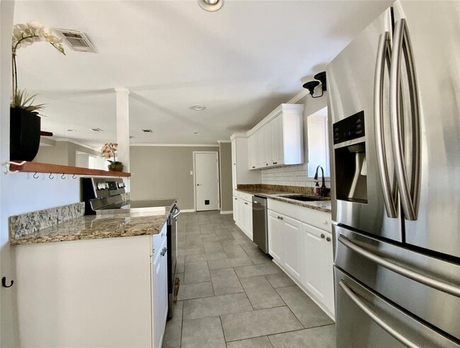 Building Photo - 2704 Palomino Dr