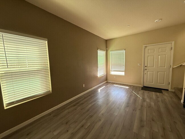 Foto del edificio - Beautiful 2-Story, 3 Bedroom, 2½ Bathroom ...