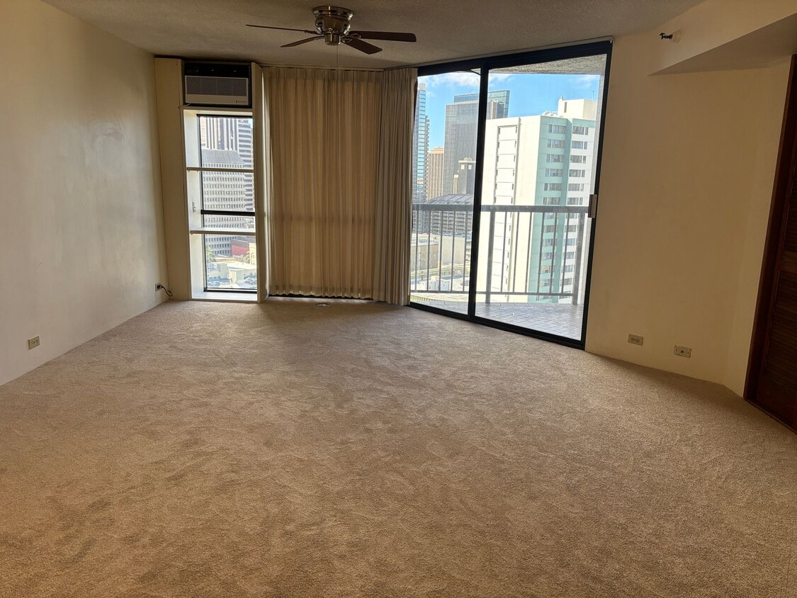 Foto principal - Honolulu Tower - 2 Bdrm/2 Bath/1 Prkg (Chi...