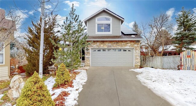 Photo - Stunning 5Bed 3.5Bath Modern Home on Spacious Lot in Quiet Boulder Cul-de-Sac