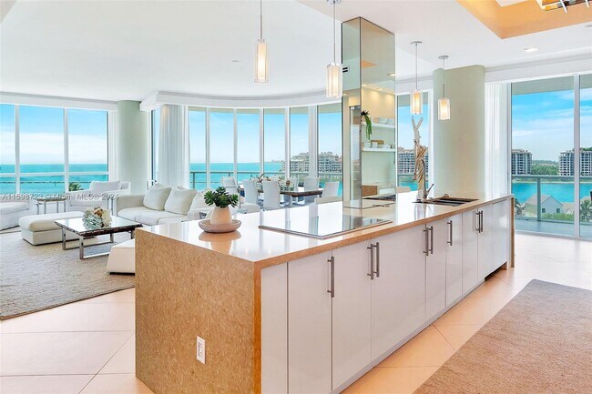 Foto del edificio - 100 South Pointe Dr