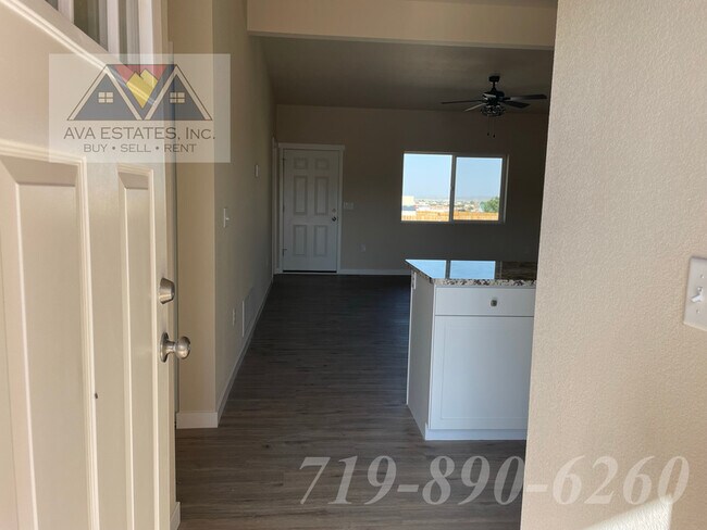 Foto del edificio - 753 E Springmont Dr