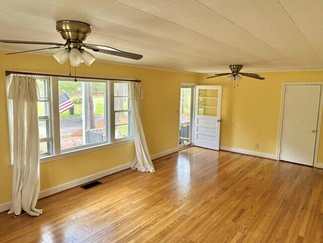 Foto del edificio - 360 Aiken Rd
