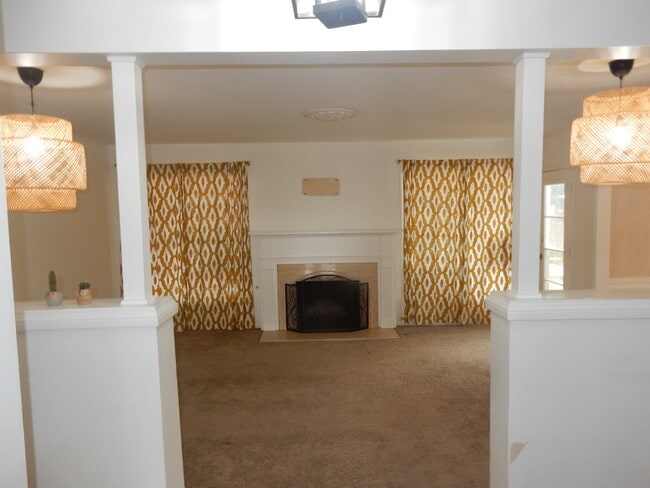 Building Photo - 5835 Jumilla Ave