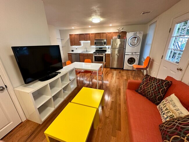 Foto del edificio - 130 W 8th St