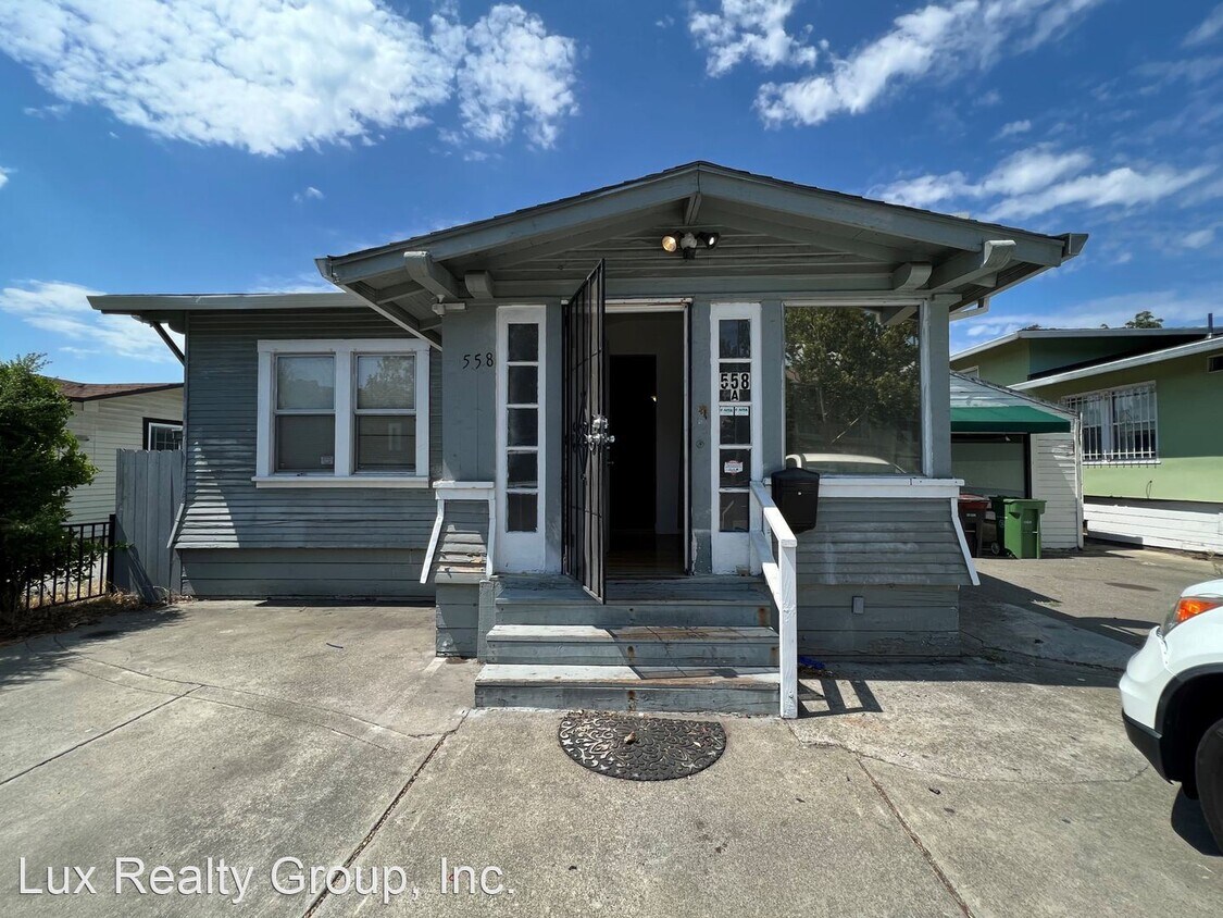 Foto principal - 2 br, 1 bath House - 558 A St