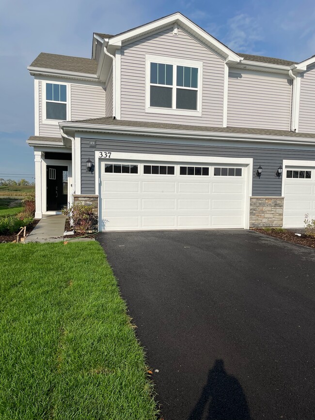 New Construction Townhome - 337 Red Oak Cir