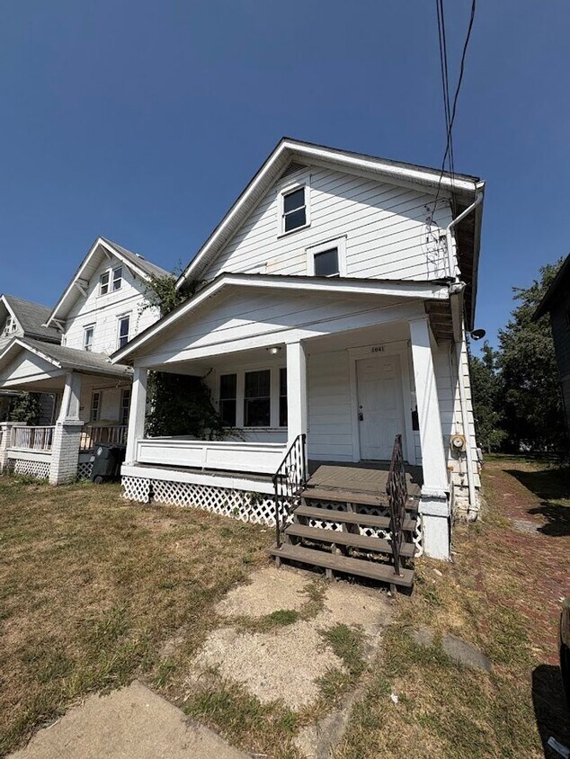 Primary Photo - Three bedroom one bathroom home for rent