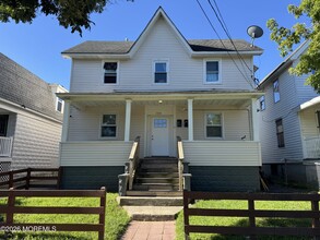 Building Photo - 1034 Sewall Ave