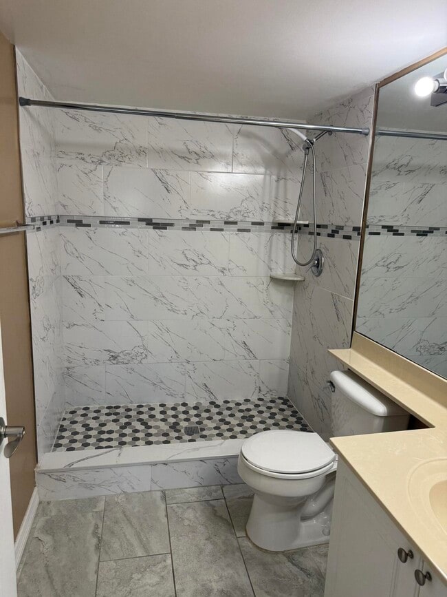 Foto del edificio - 500 Crestwood Ct S