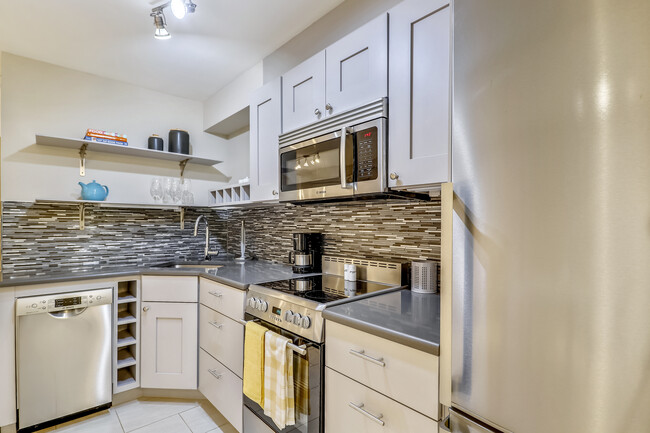 Building Photo - 1903 New Hampshire Ave NW Unit B
