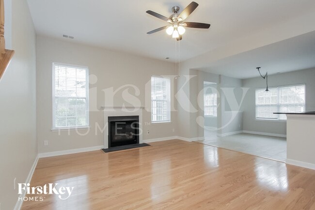 Building Photo - 240 Golden Valley Dr