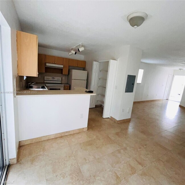 Building Photo - 3 br, 2 bath House - 2911 SE 13th Rd # 106-40