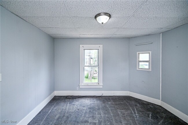 Building Photo - 825 7th St NW