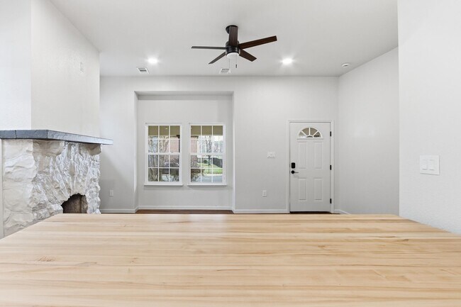 Foto del edificio - 69 N Tucker St