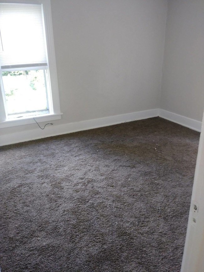 Building Photo - 1521 Jermain Dr