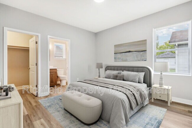 Photo - 2034-B E Maryland St Apartment