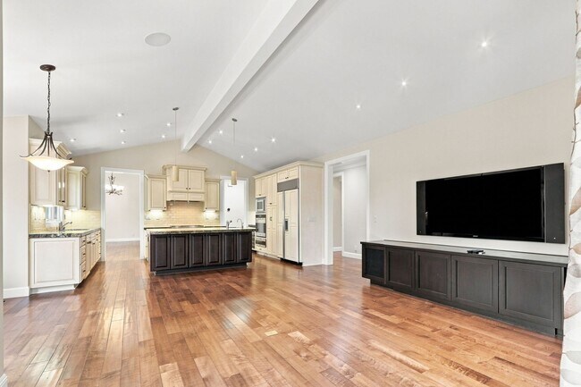 Foto del edificio - Beautiful 4-Bedroom 3.5-Bathroom Los Gatos Home
