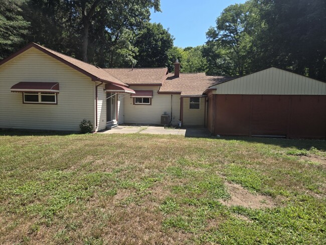 Building Photo - 1460 Gravel Ridge Dr