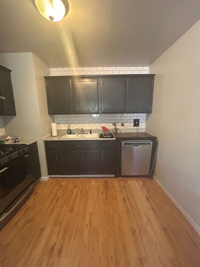 Foto del edificio - Updated 2 Bed, 2 Bath Home in the Heart of...