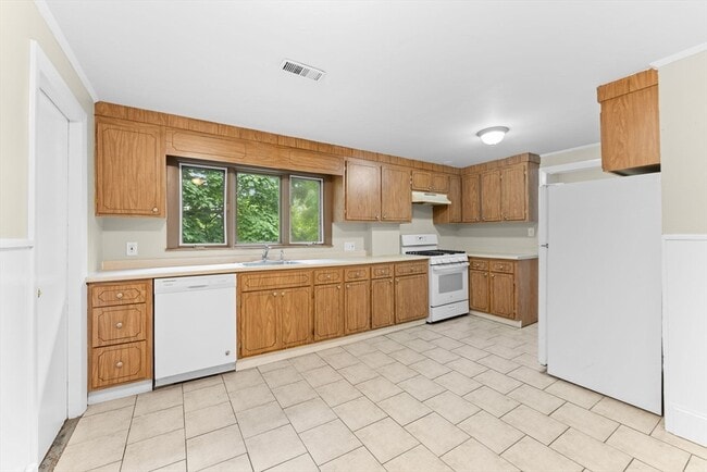 Building Photo - 45 Highland Ave
