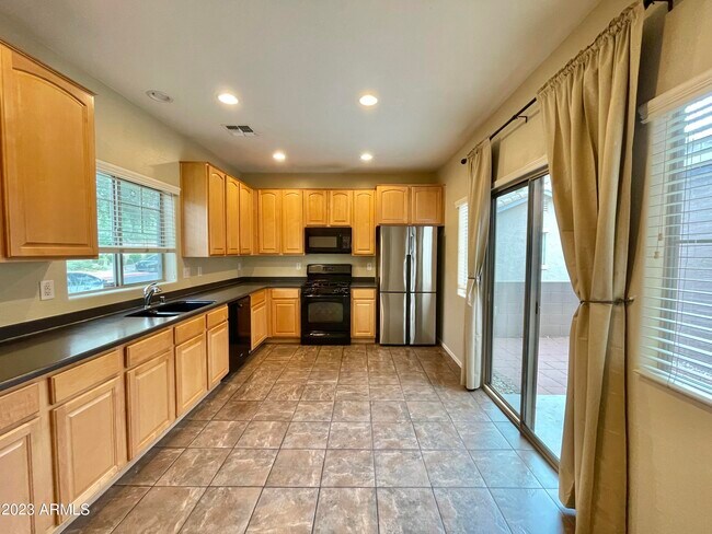 Building Photo - 14214 W Country Gables Dr