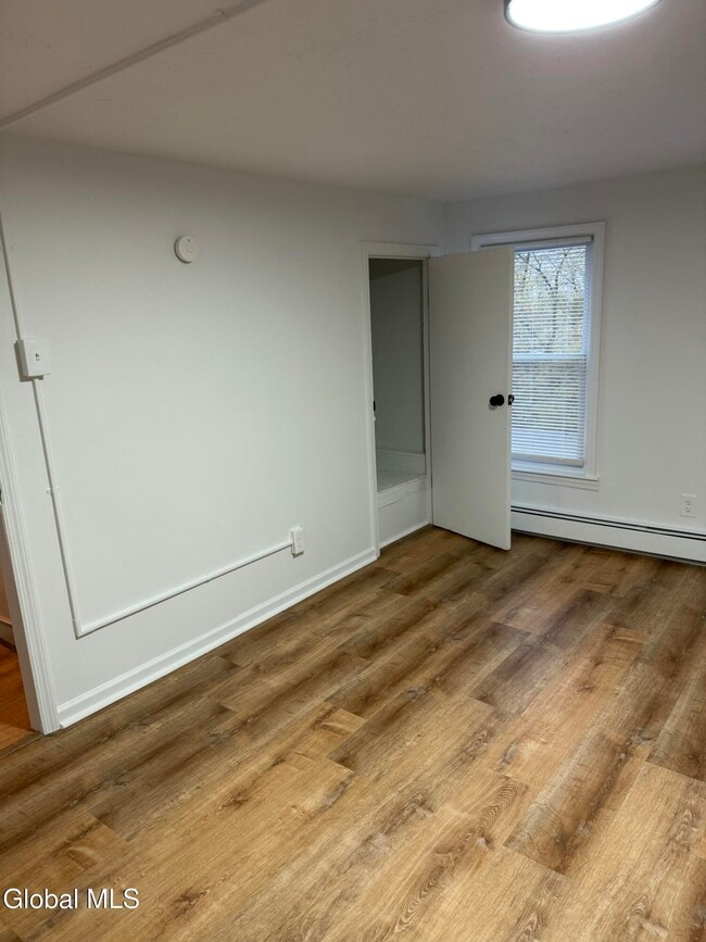 Building Photo - 5 Maple St