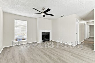 Building Photo - 8133 Foxfire Ln