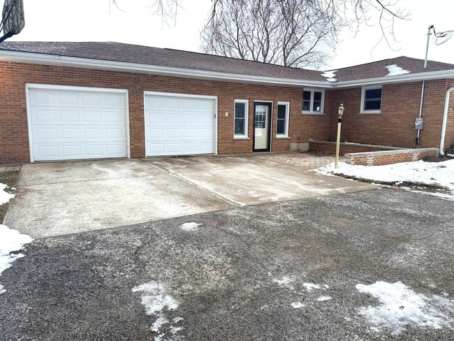 Building Photo - 11268 Faxon Rd