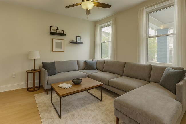 Sala familiar (frente de la casa) - 616 Lamont St NW