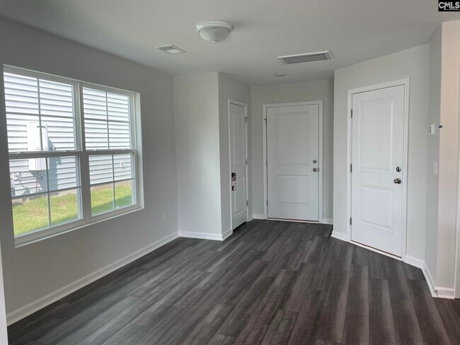 Foto del edificio - 372 Keeble Dr