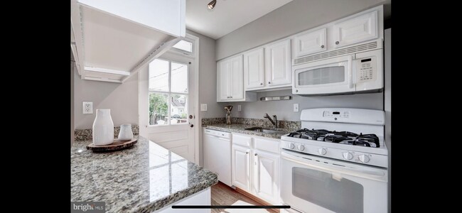 Building Photo - 353 Wesmond Dr