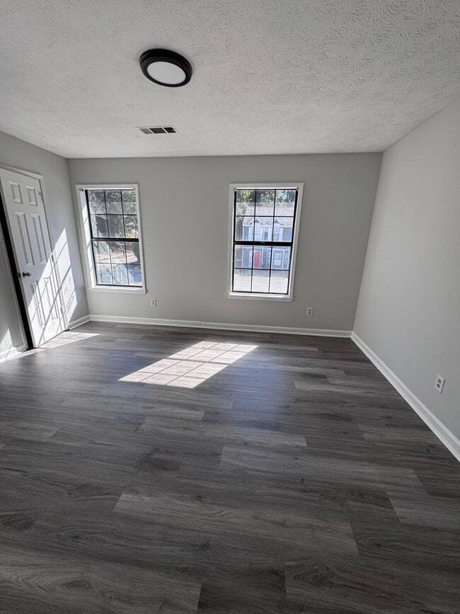 Photo - Modern 2-Bedroom Townhome Near Stone Mount...