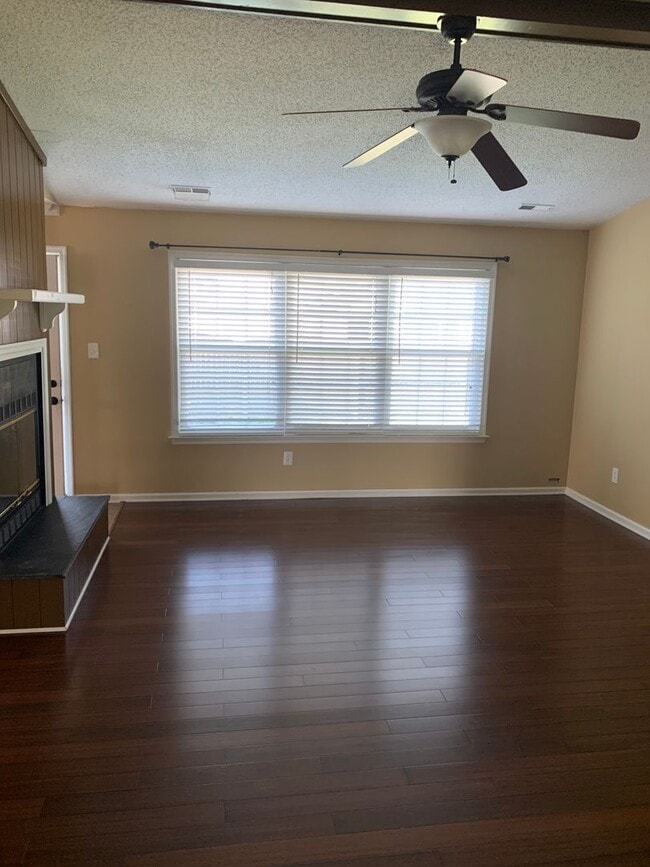 Foto del edificio - 3 Bedroom 2 Bathroom House