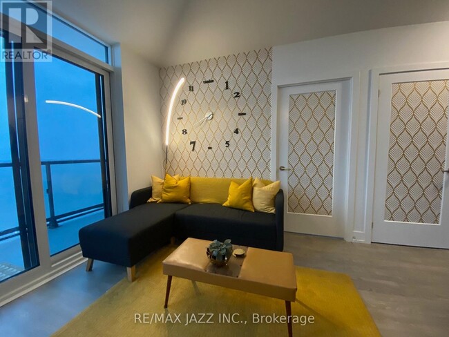 Building Photo - 2550 Simcoe St N