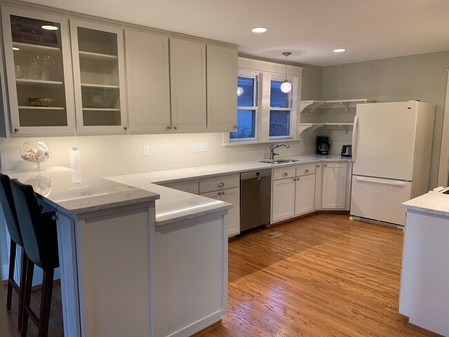 Foto del edificio - Charming Home in Belmont-Hillsboro Neighborhood, minutes to Vandy and Belmont, Fenced Yard