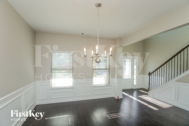 Building Photo - 490 Silver Oak Dr