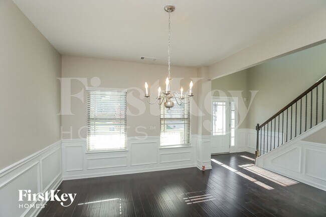 Foto del edificio - 490 Silver Oak Dr