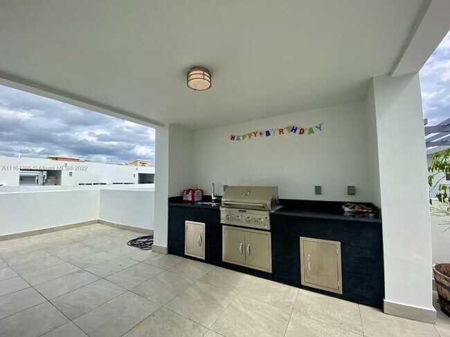 Foto del edificio - 9147 NW 33rd St