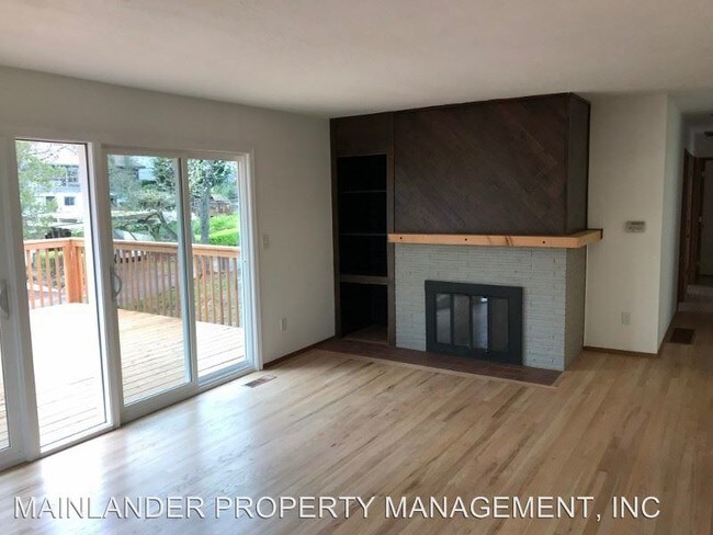 Building Photo - 4 br, 2.5 bath House - 4019 SW VERMONT ST