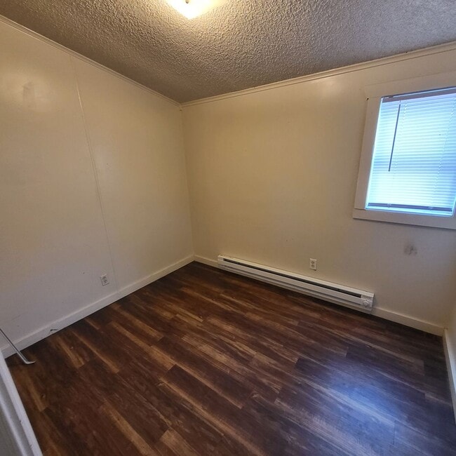 Building Photo - 636 S Roosevelt Rd Q