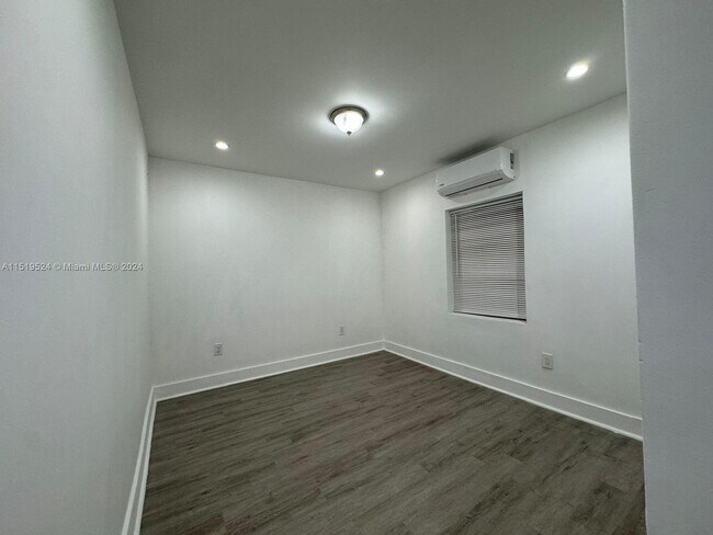 Building Photo - 4042 NW 23rd Ave