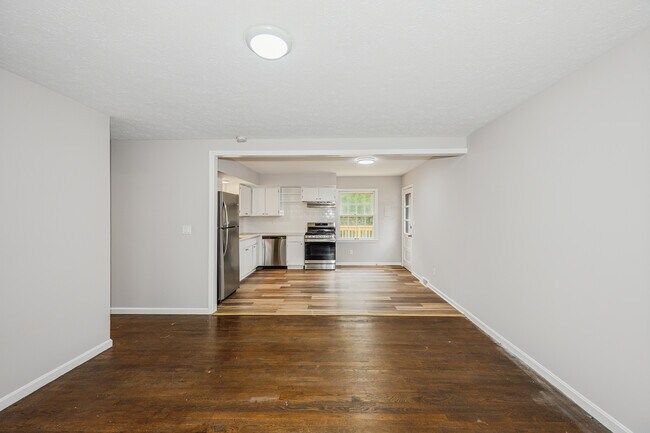 Foto del edificio - 4065 Foxe Basin Rd