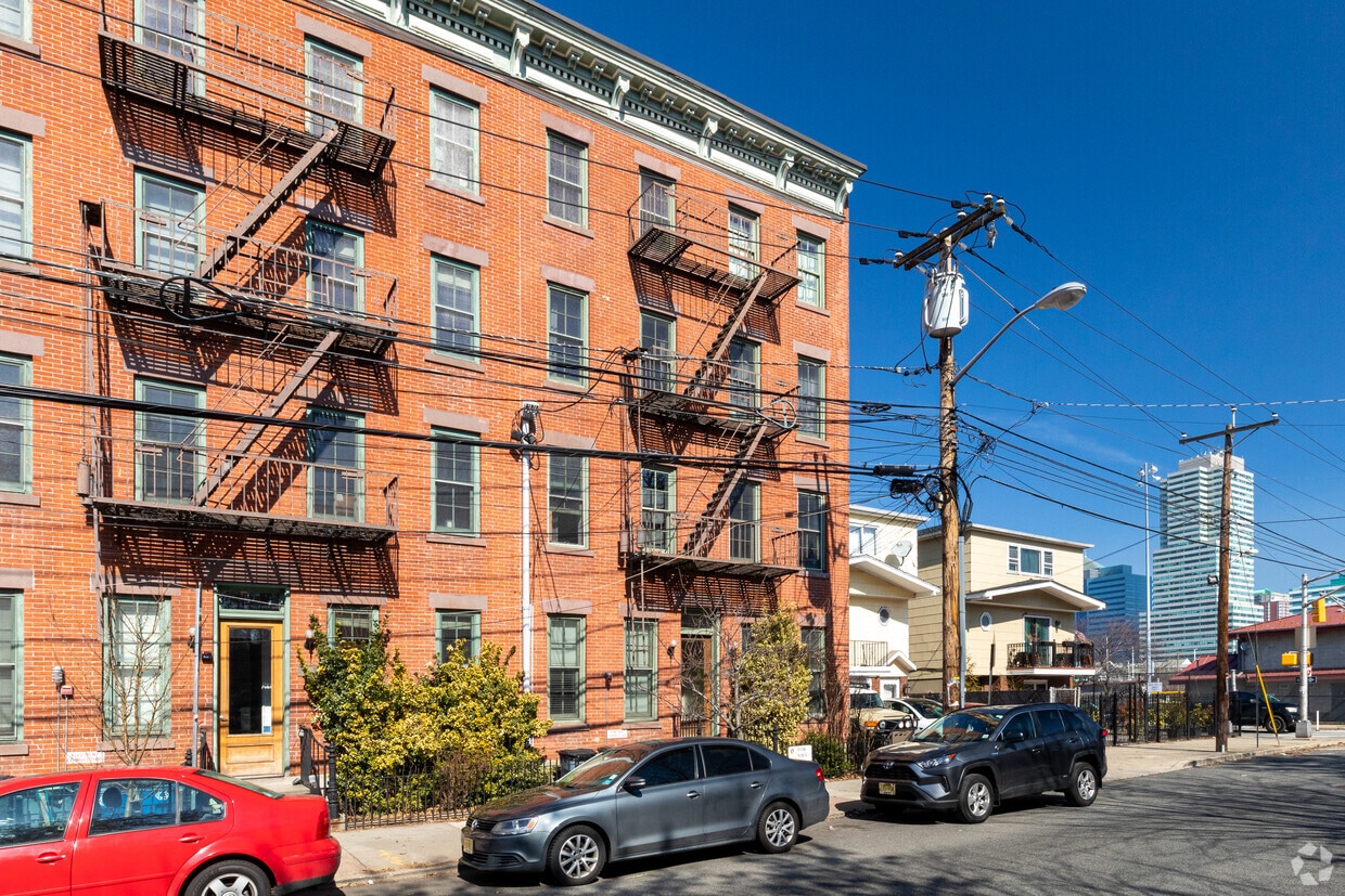 Primary Photo - 200 6th St
